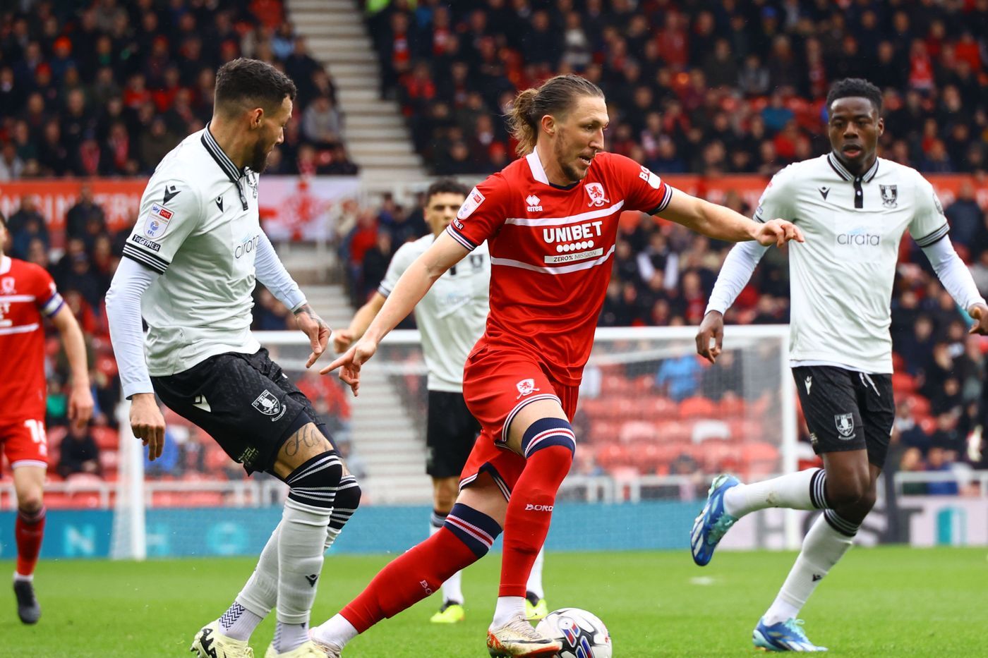 九游网站 -转折点！阿贾克斯刷新队史纪录，欧冠清晨攻防权衡，质疑声仍在，控场能力受关注的简单介绍